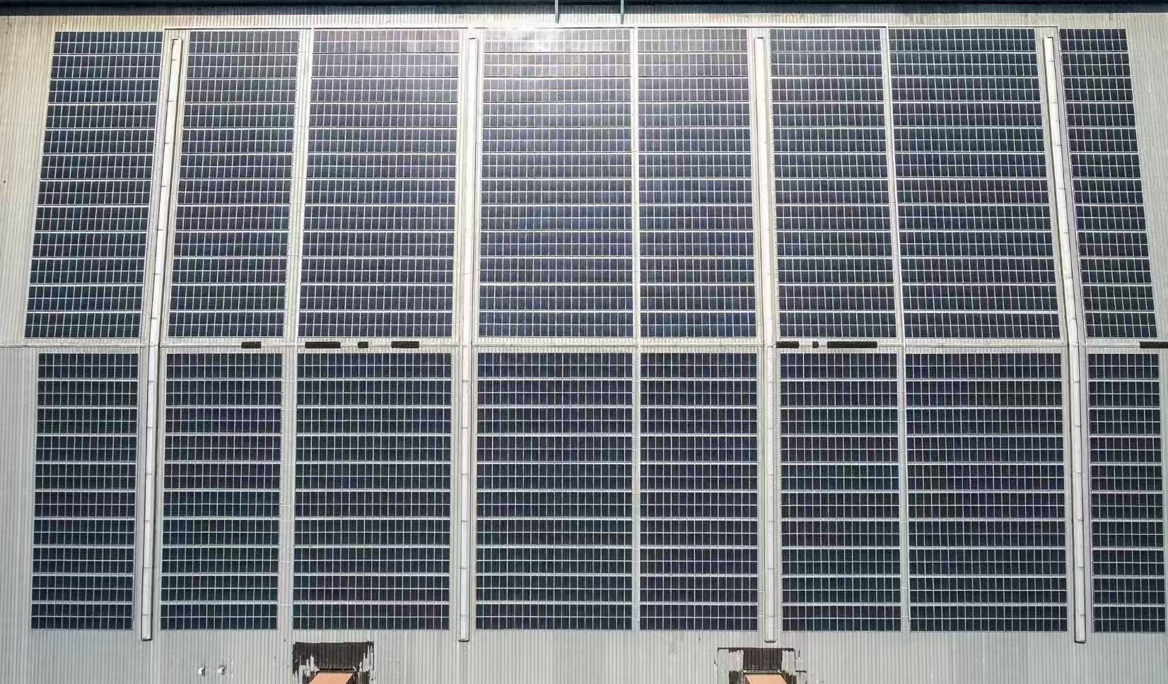 Il progetto di un impianto industriale da 10 MW a Zhejiangt, che utilizza pannelli fotovoltaici a doppio vetro serie TOPCON da 620 W